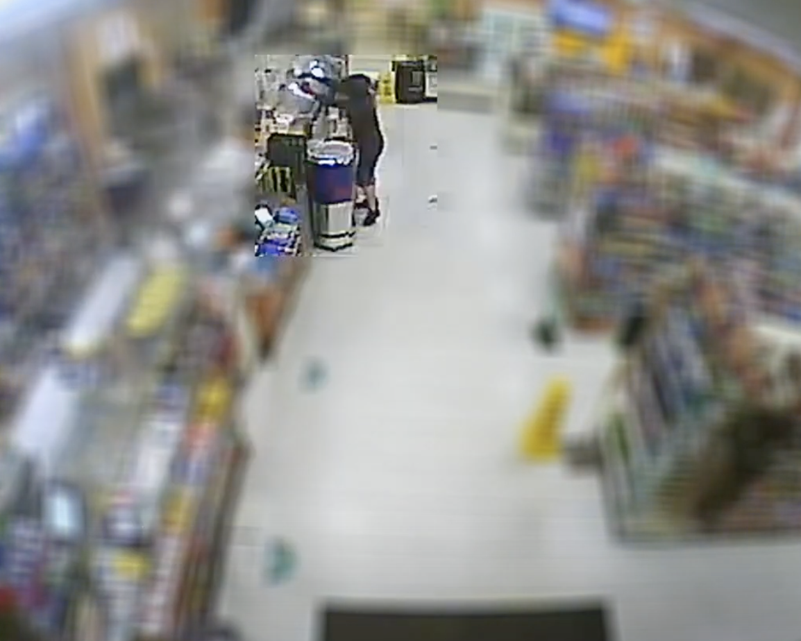 VIDEO: Man robs Tampa convenience store at gunpoint