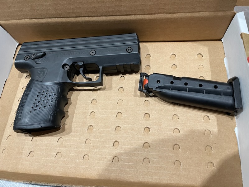 Adolescente arrestado por llevar un arma a la escuel