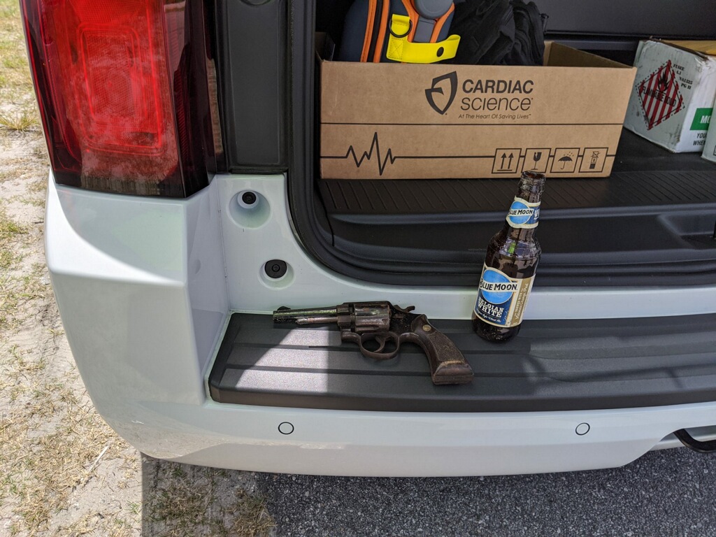Wimauma man arrested with gun in one hand, beer in the other