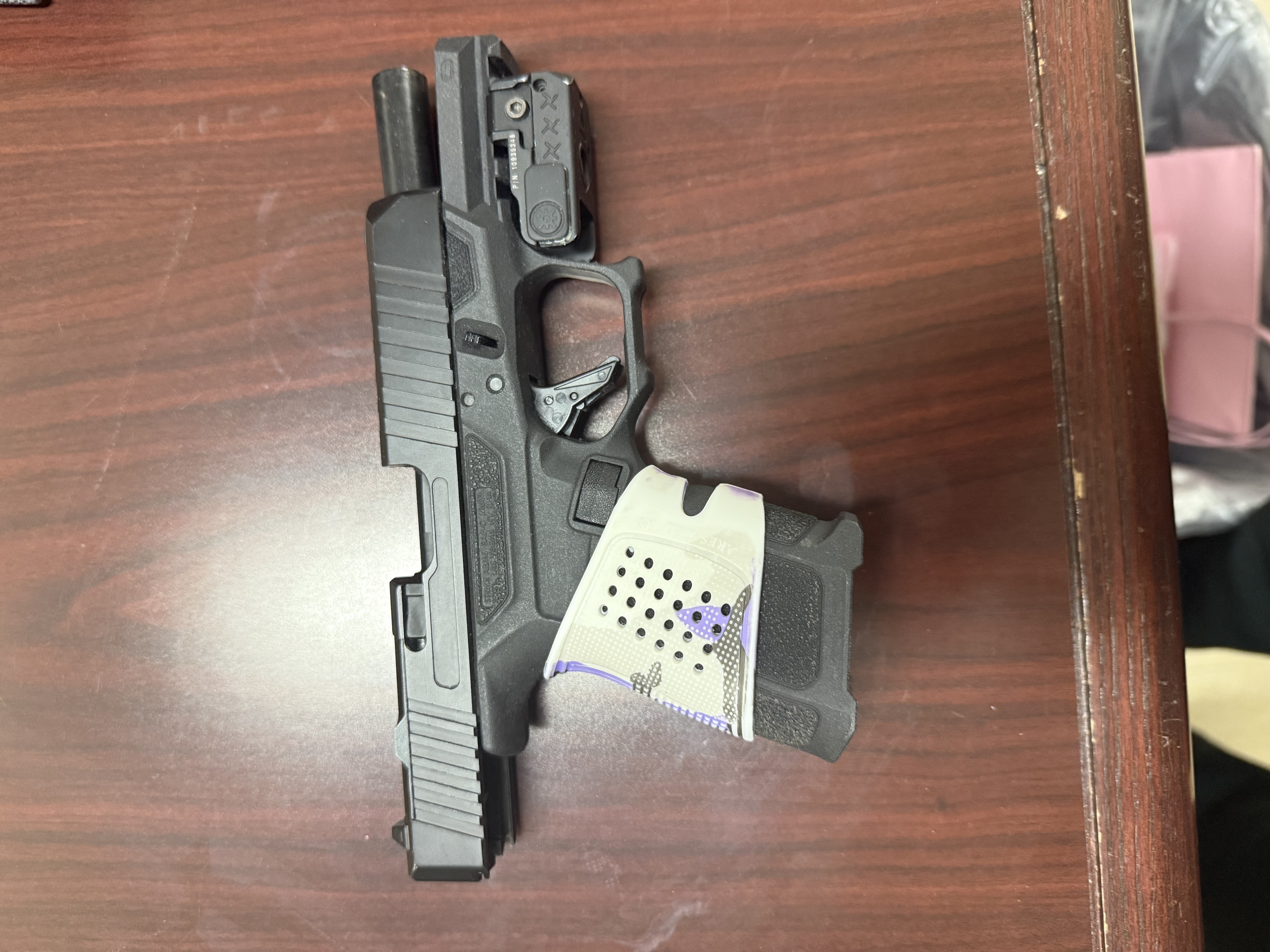 Estudiante de Strawberry Crest High School arrestado por llevar un arma de fuego al plantel