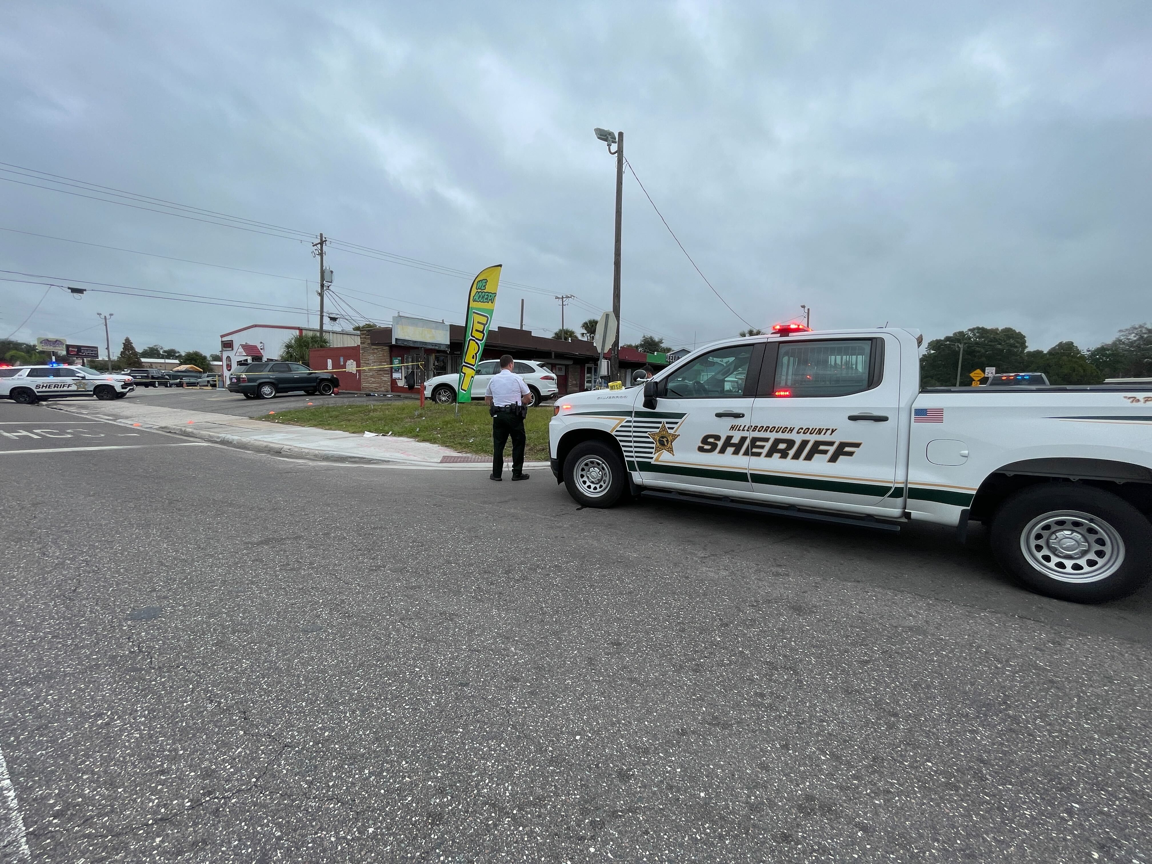 INVESTIGACIÓN DE HOMICIDIO CERCA DE RIDEOUT ROAD EN TAMPA